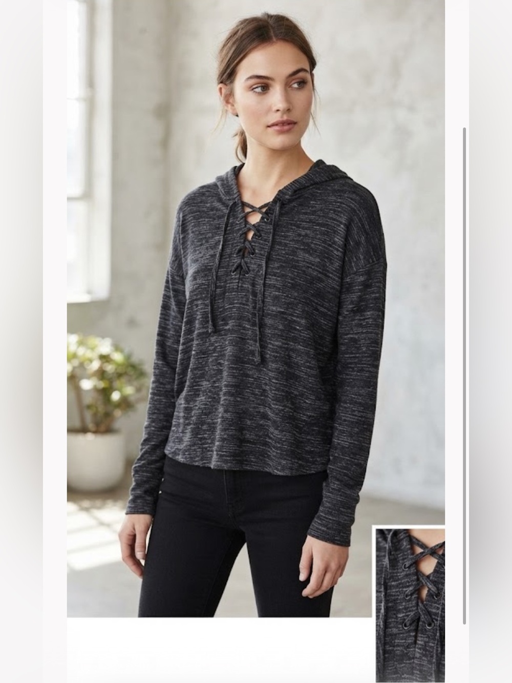 Bella Dahl Heathered Gray Lace-Up Hoodie
Size: Small (S), EUC